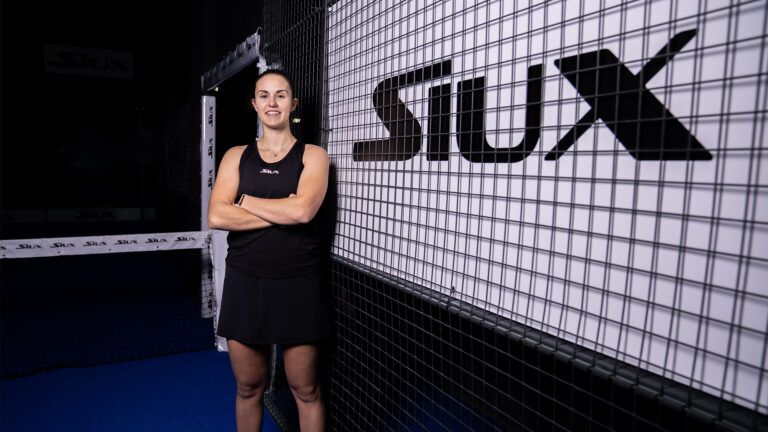 LA JUGADORA PROFESIONAL DE PADEL ESTHER CARNICERO SE UNE AL TEAM SIUX